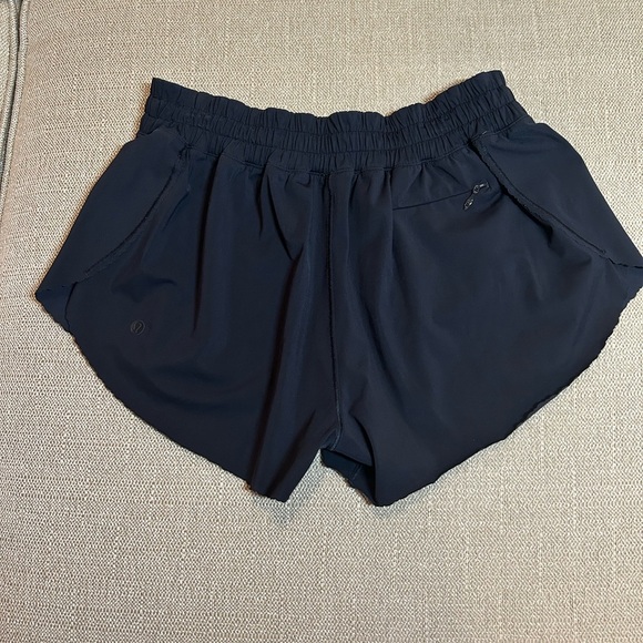 Lululemon Women's Black Flutter Shorts (No size dot-measures size 0/2) - Picture 2 of 2